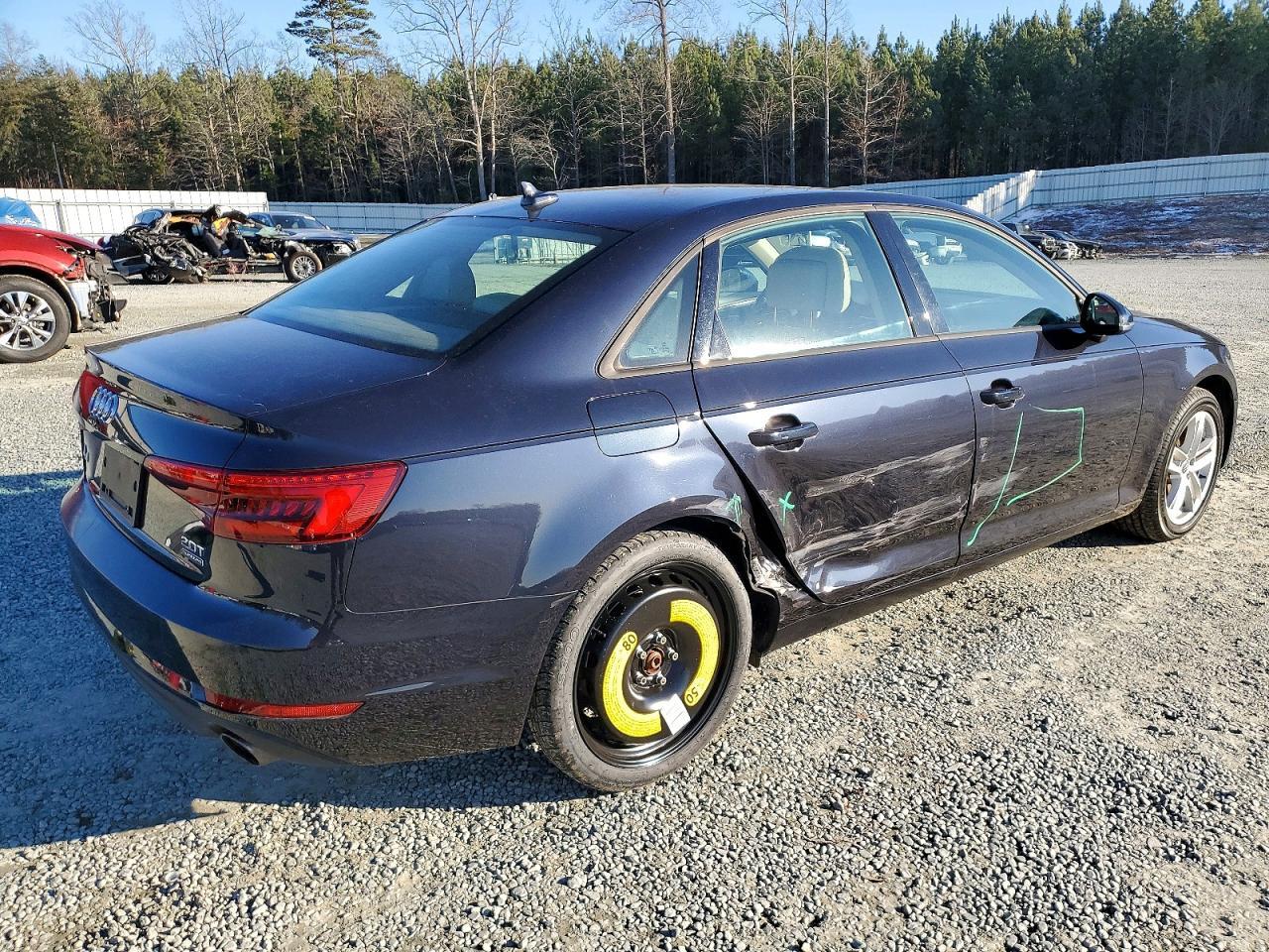 2017 Audi A4 Premium - Фото 3