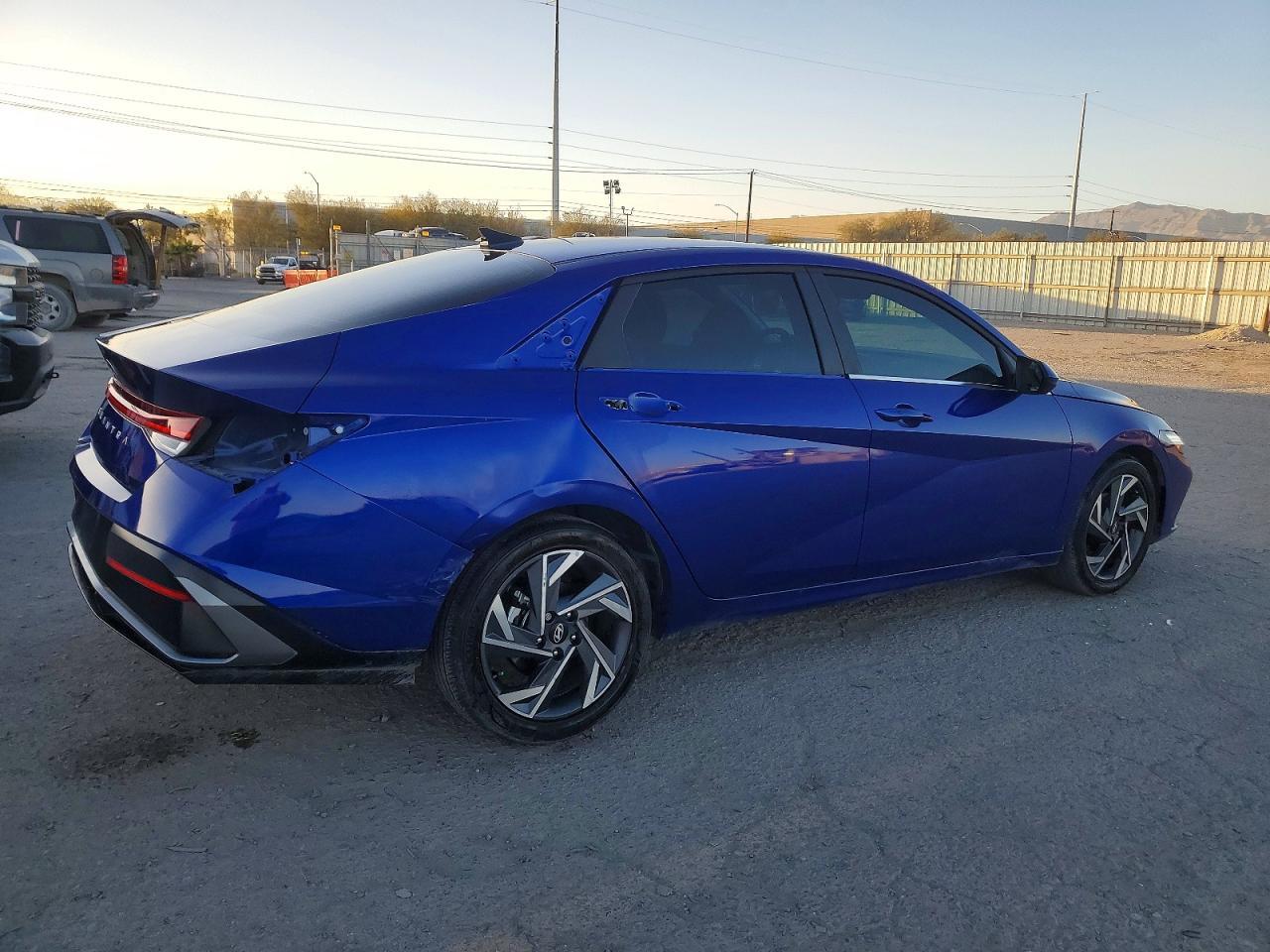 2025 Hyundai Elantra Sel - Image 3