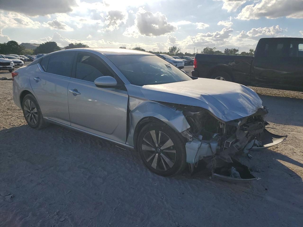 2022 Nissan Altima Sv - Image 4