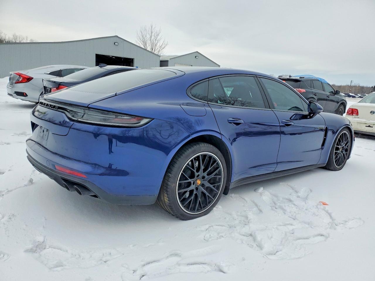 2023 Porsche Panamera 4 Platinum - Image 3