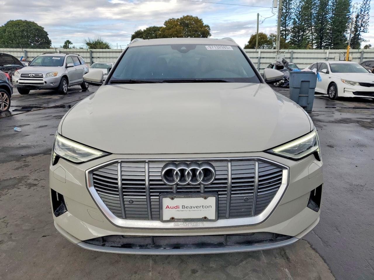 2022 Audi E-Tron Premium - Image 5