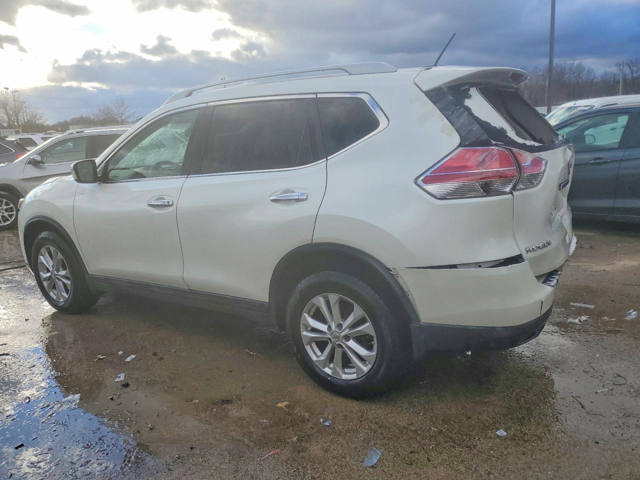 2015 Nissan Rogue Sv - Image 2