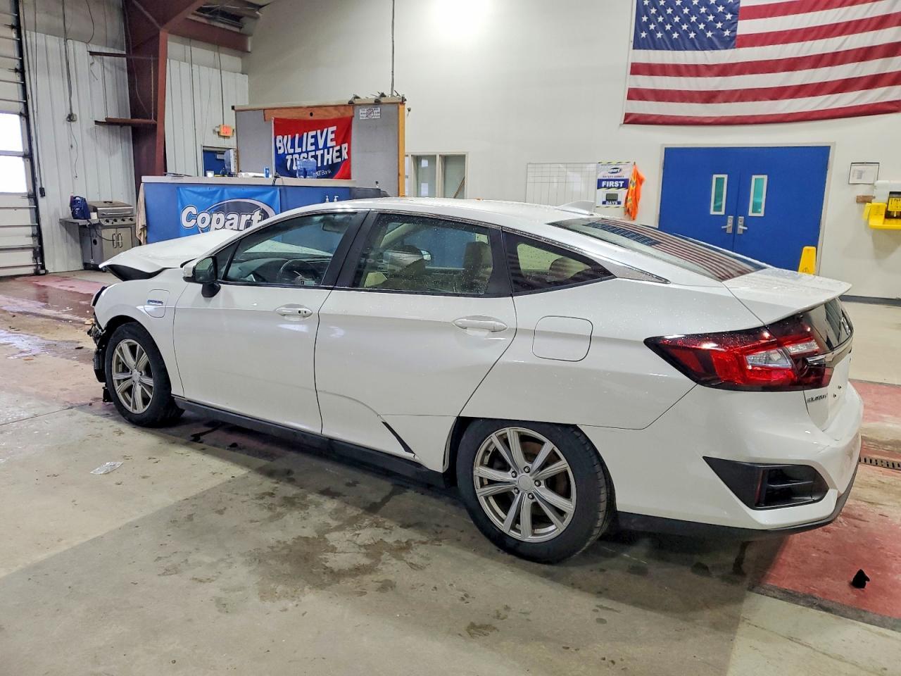 2018 Honda Clarity Touring - Image 2