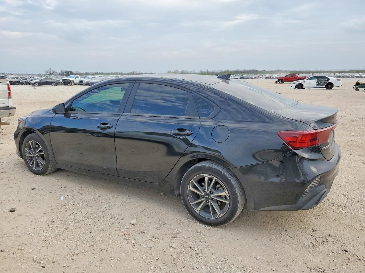 2024 Kia Forte Lx - Фото 2