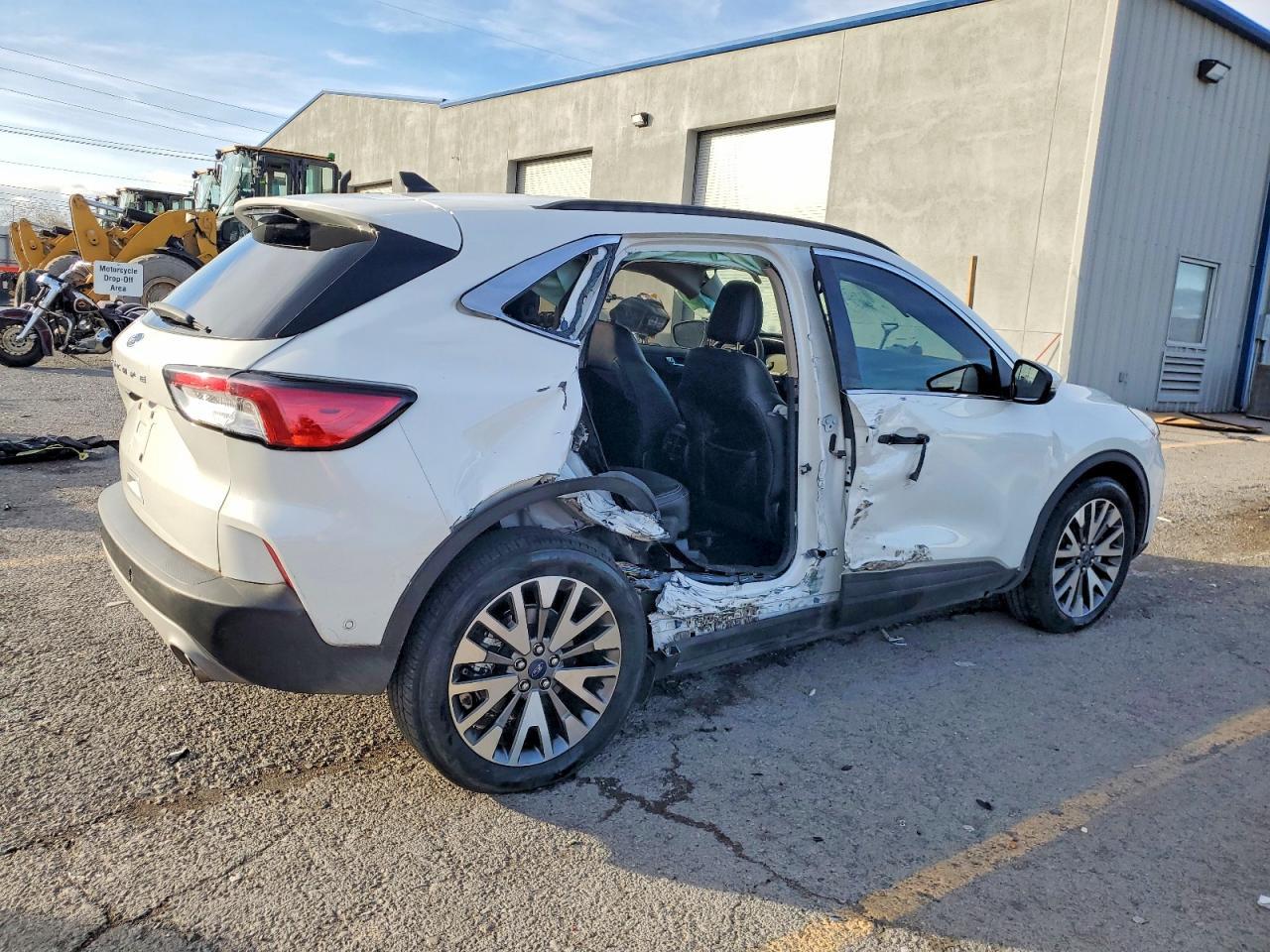 2020 Ford Escape Titanium - Image 3