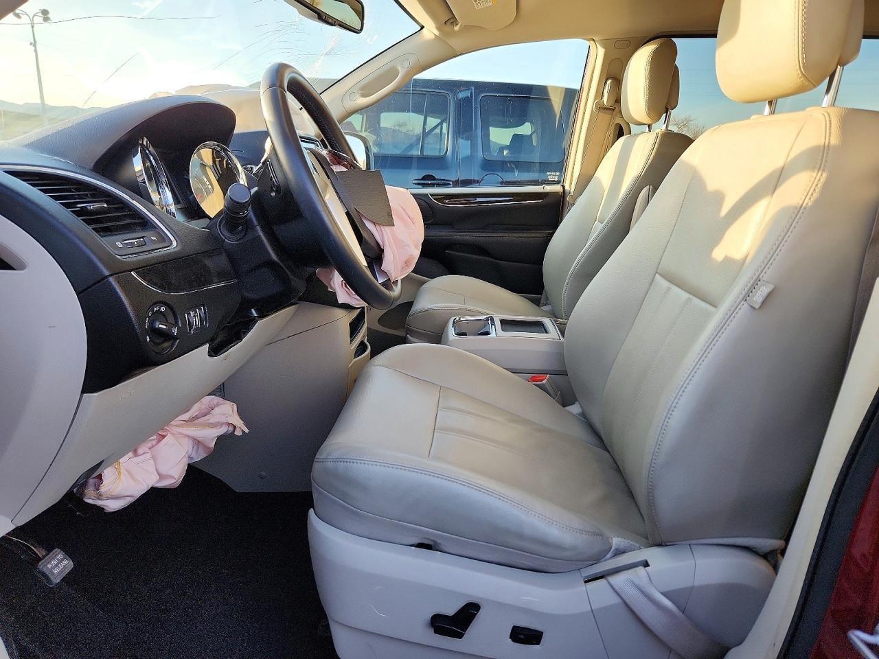 2013 Chrysler Town & Country Touring - Фото 7