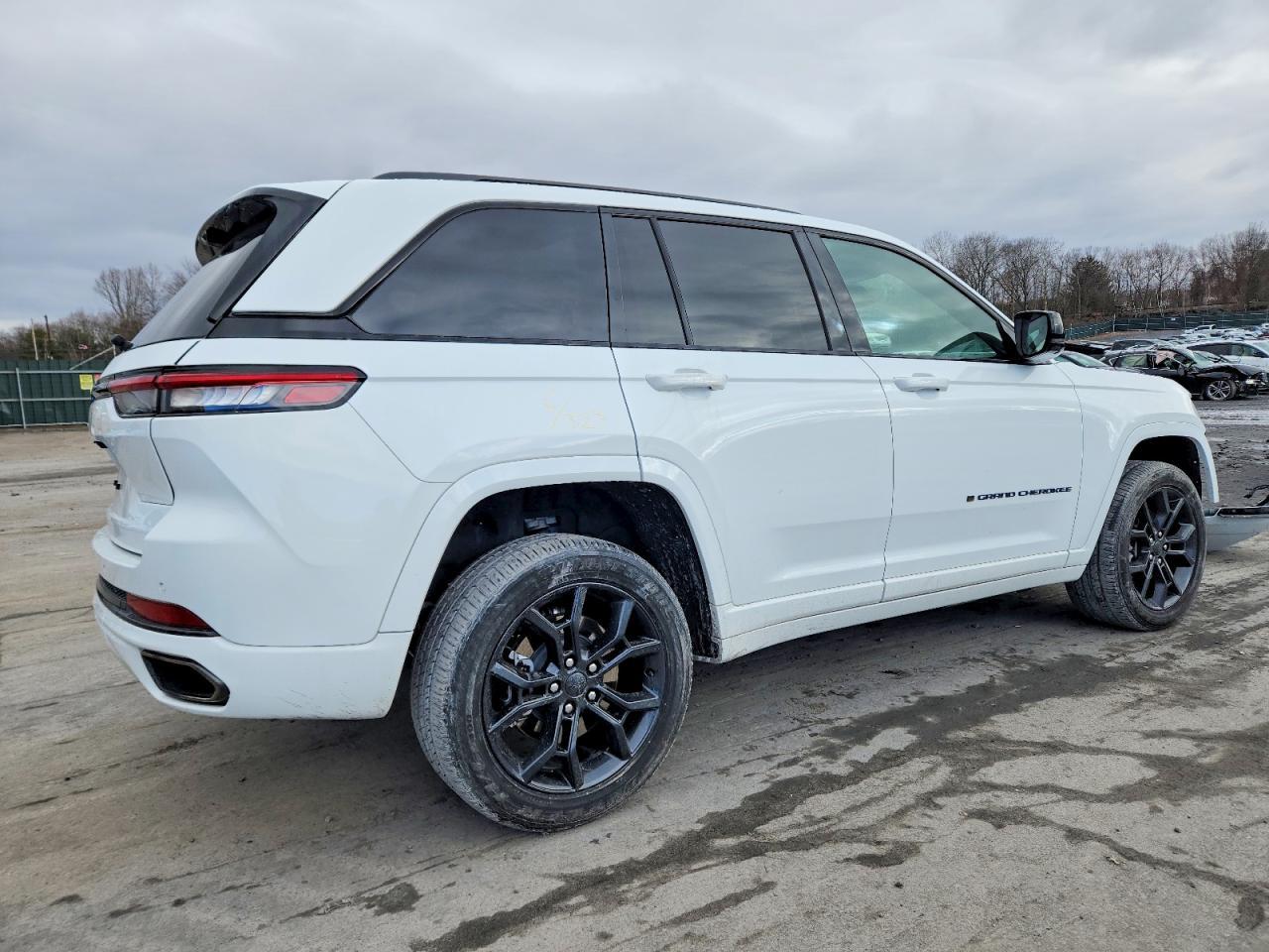 2024 Jeep Grand Cherokee Limited 4Xe - Image 3