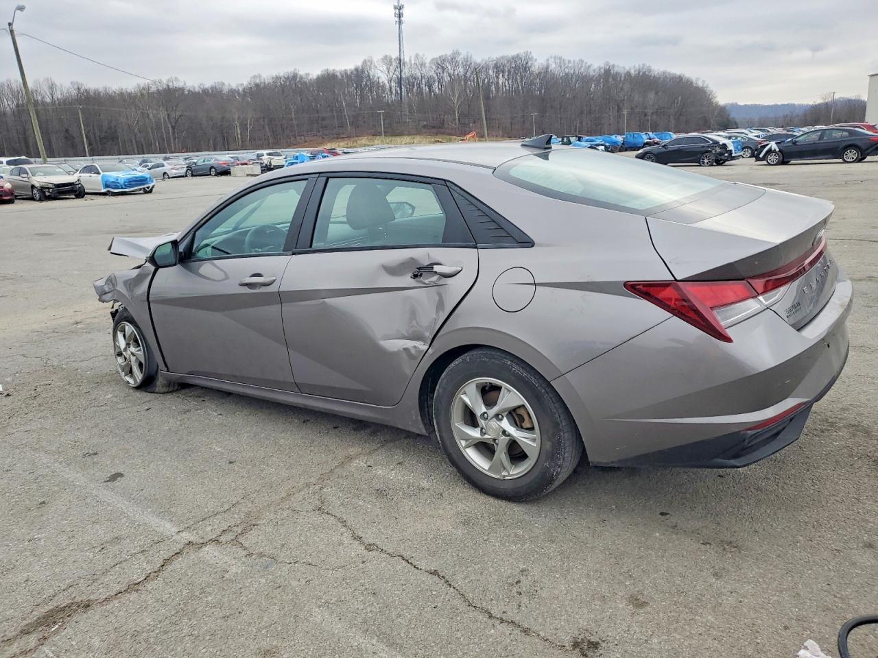 2023 Hyundai Elantra Se - Фото 2
