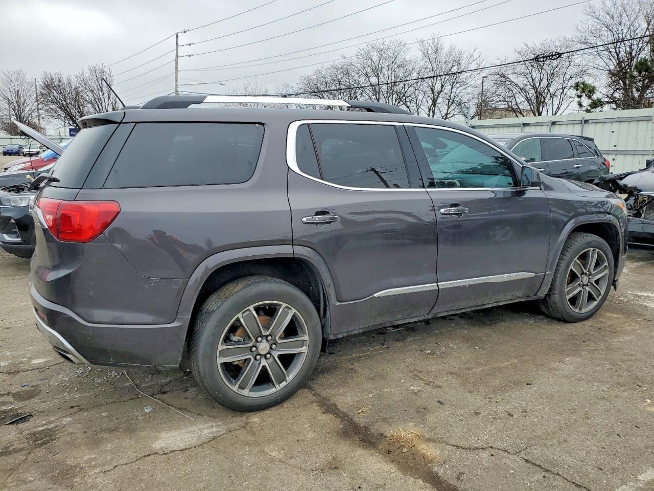 2017 GMC Acadia Denali - Фото 3