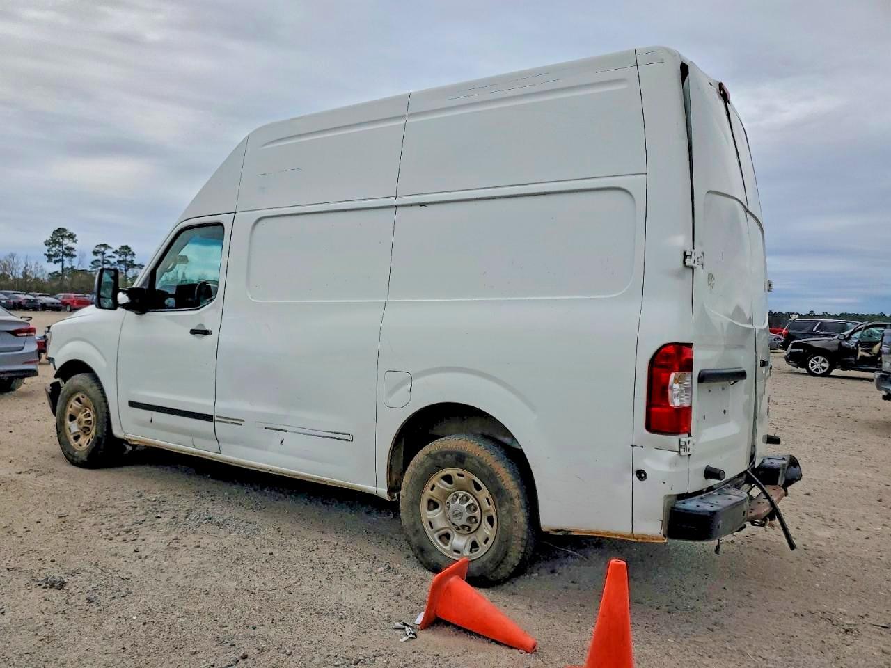 2016 Nissan Nv 2500 S - Image 2