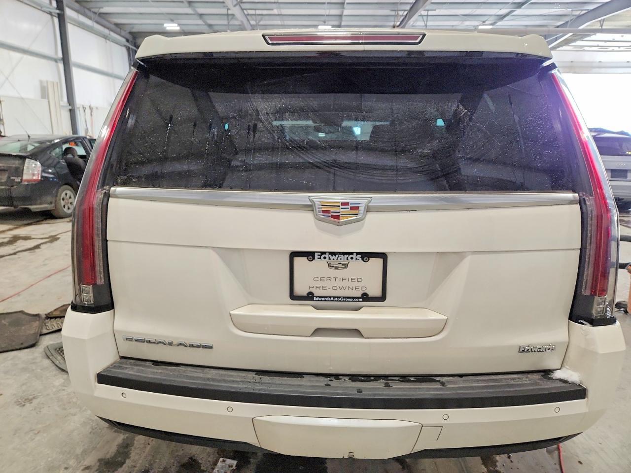 2015 Cadillac Escalade Luxury - Image 6