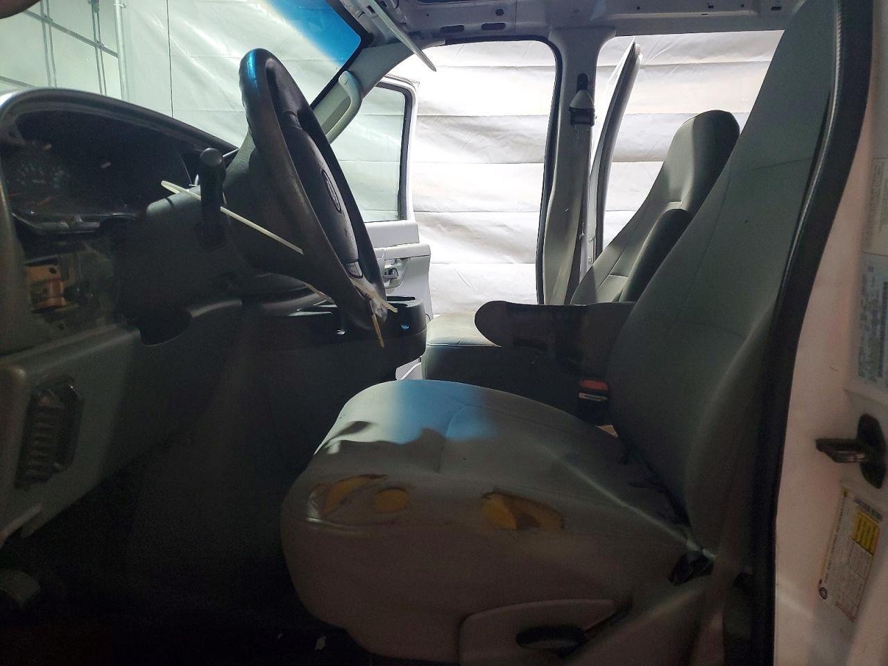 2007 Ford Econoline E250 Van - Image 7