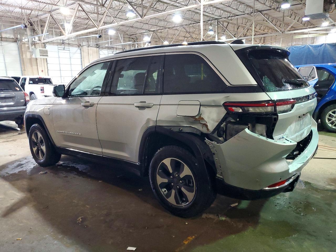 2025 Jeep Grand Cherokee 4Xe - Image 2