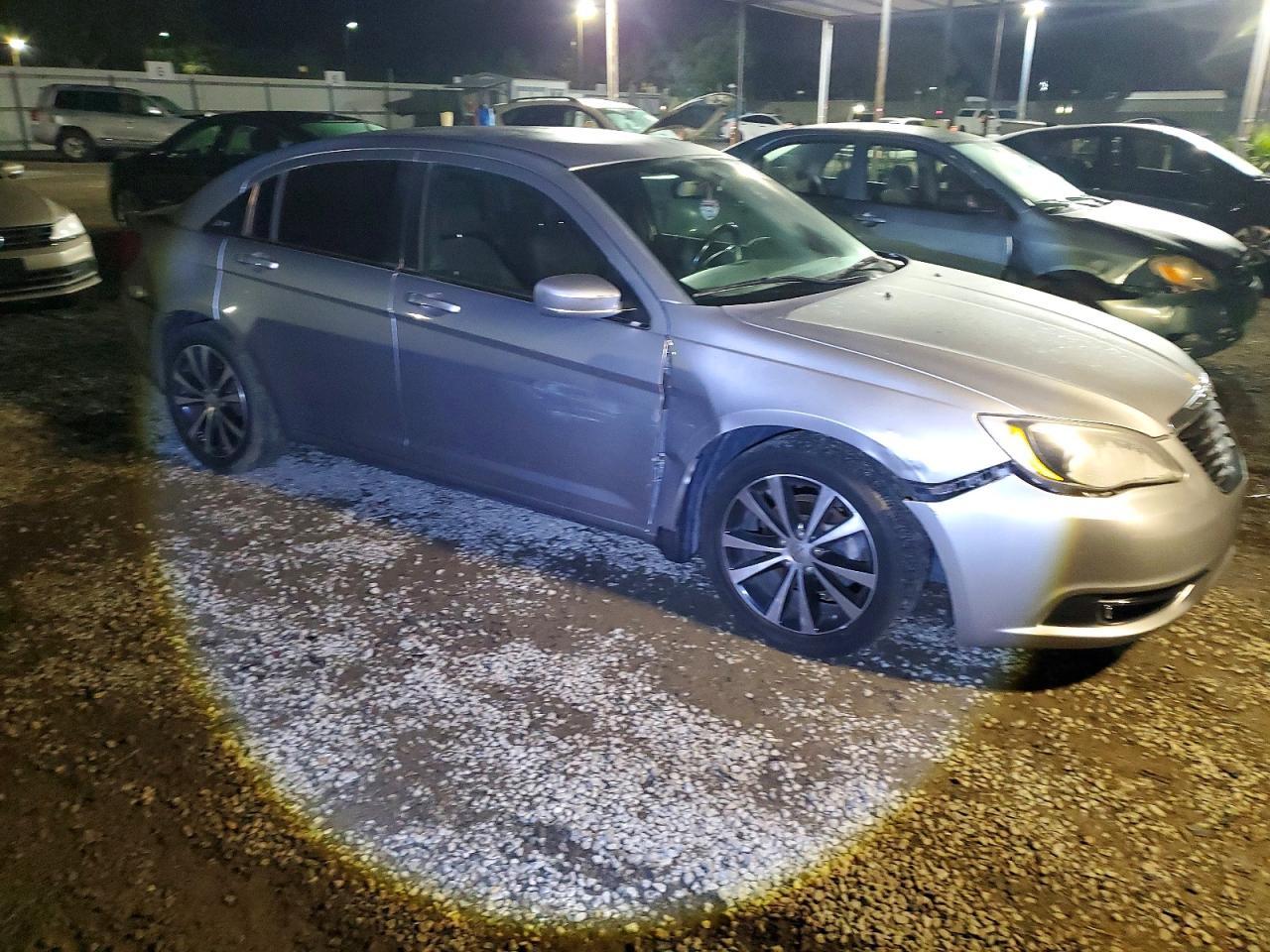 2013 Chrysler 200 Touring - Image 4