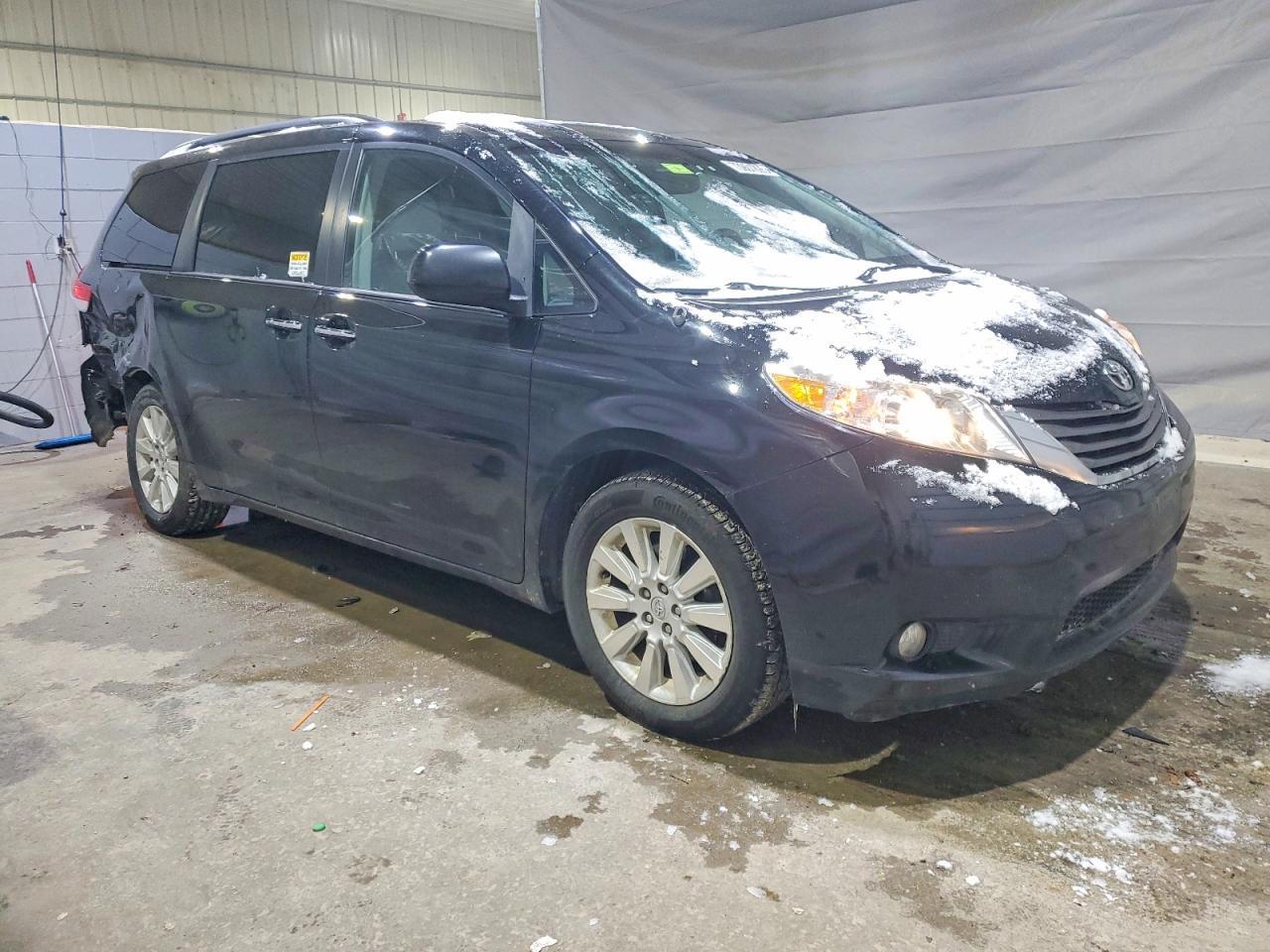 2014 Toyota Sienna Xle 7-Passenger - Фото 4