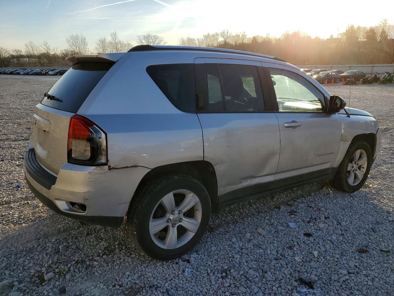 2012 Jeep Compass Sport - Фото 3