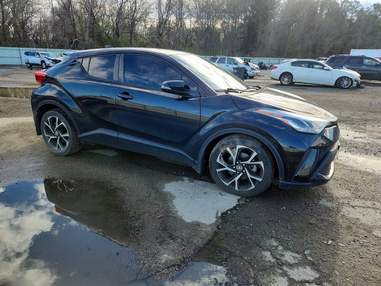 2022 Toyota C-Hr Xle - Image 4