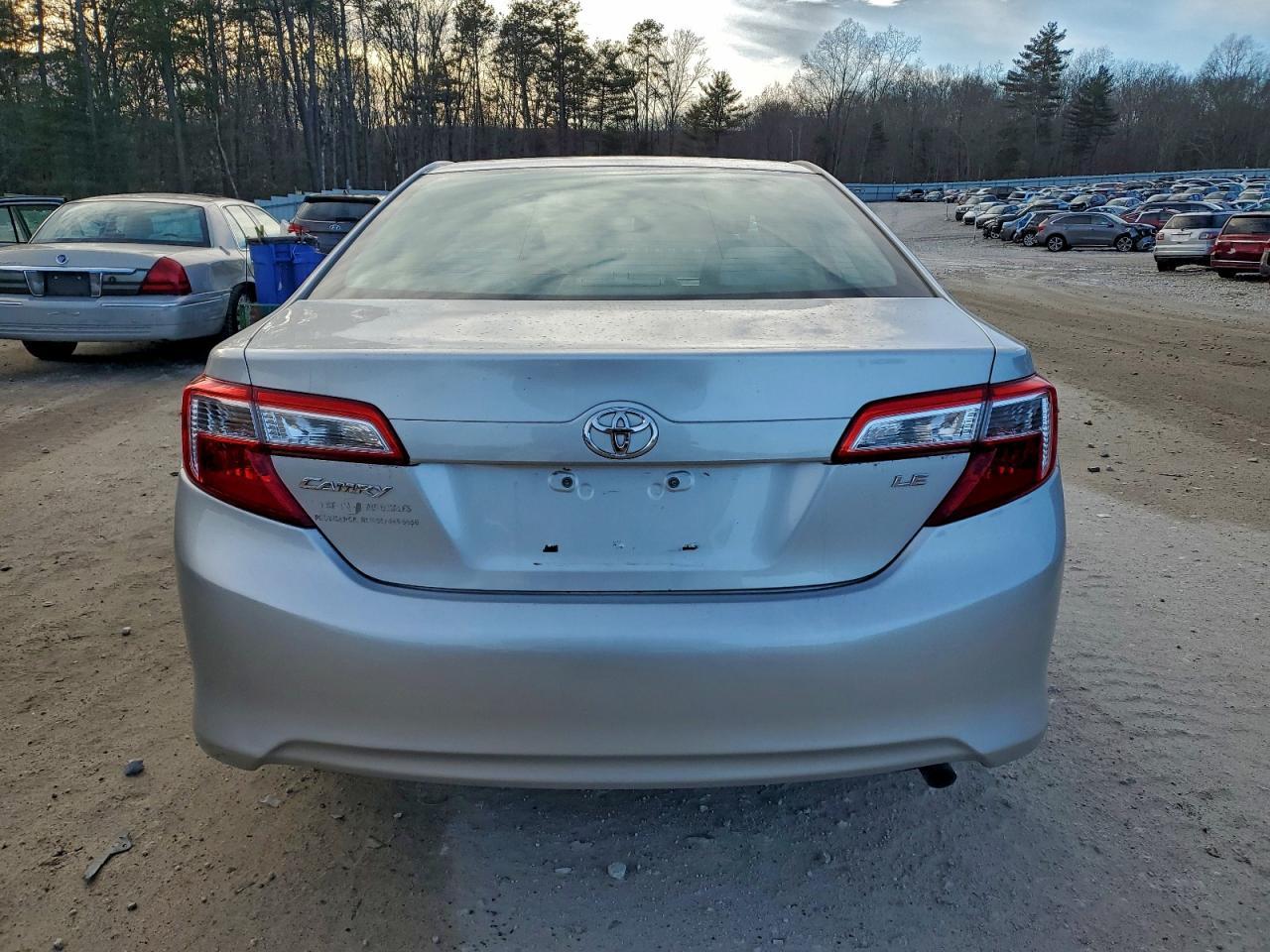 2014 Toyota Camry L - Фото 6