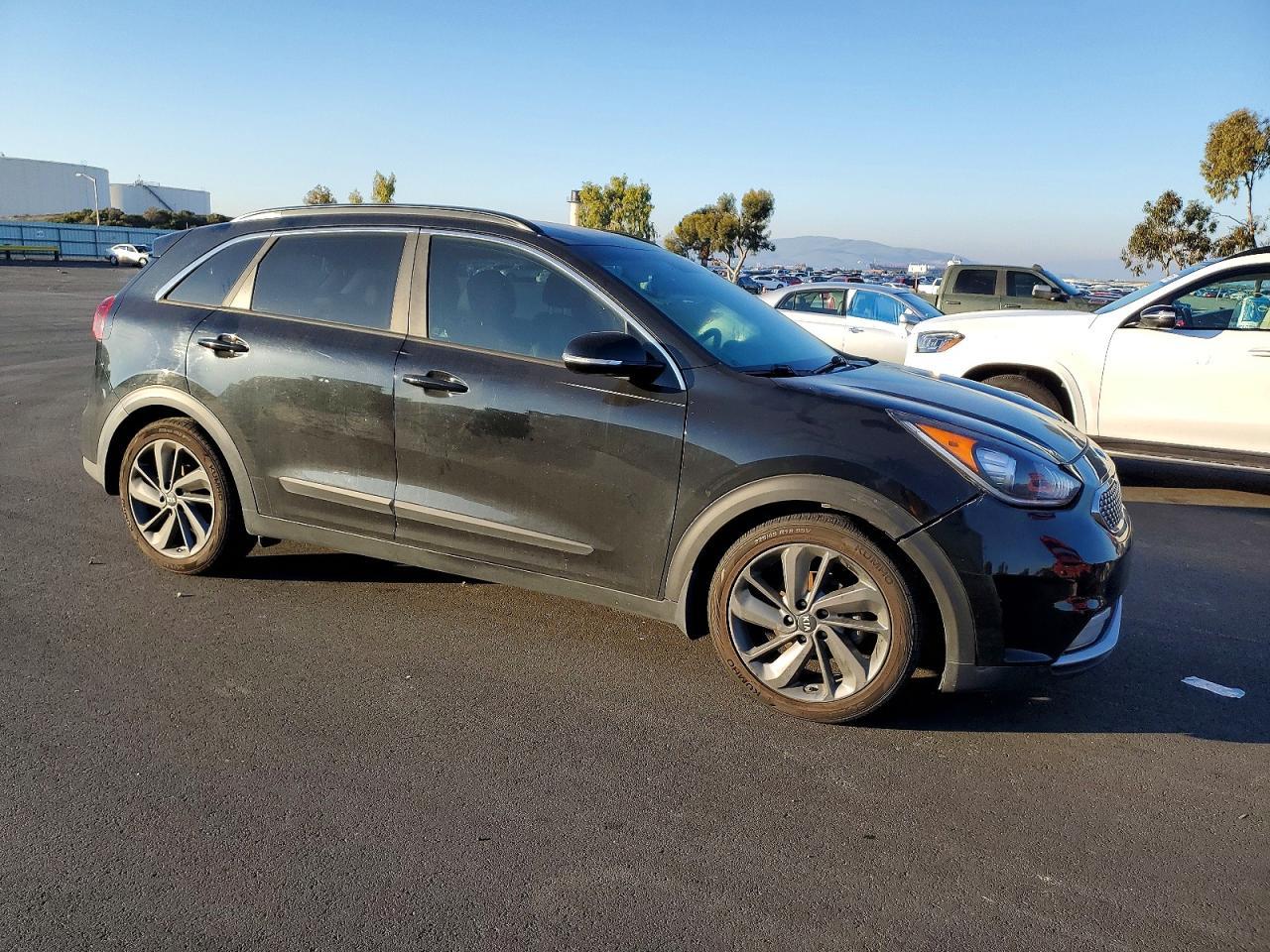 2017 Kia Niro Ex - Image 4