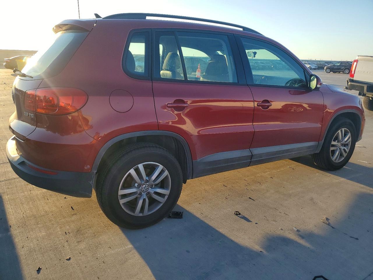 2015 Volkswagen Tiguan - Фото 3