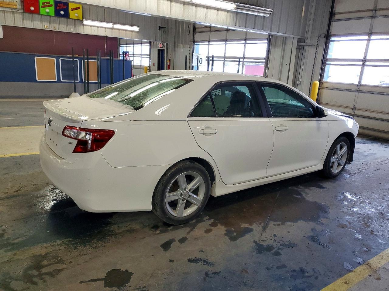 2013 Toyota Camry L - Фото 3