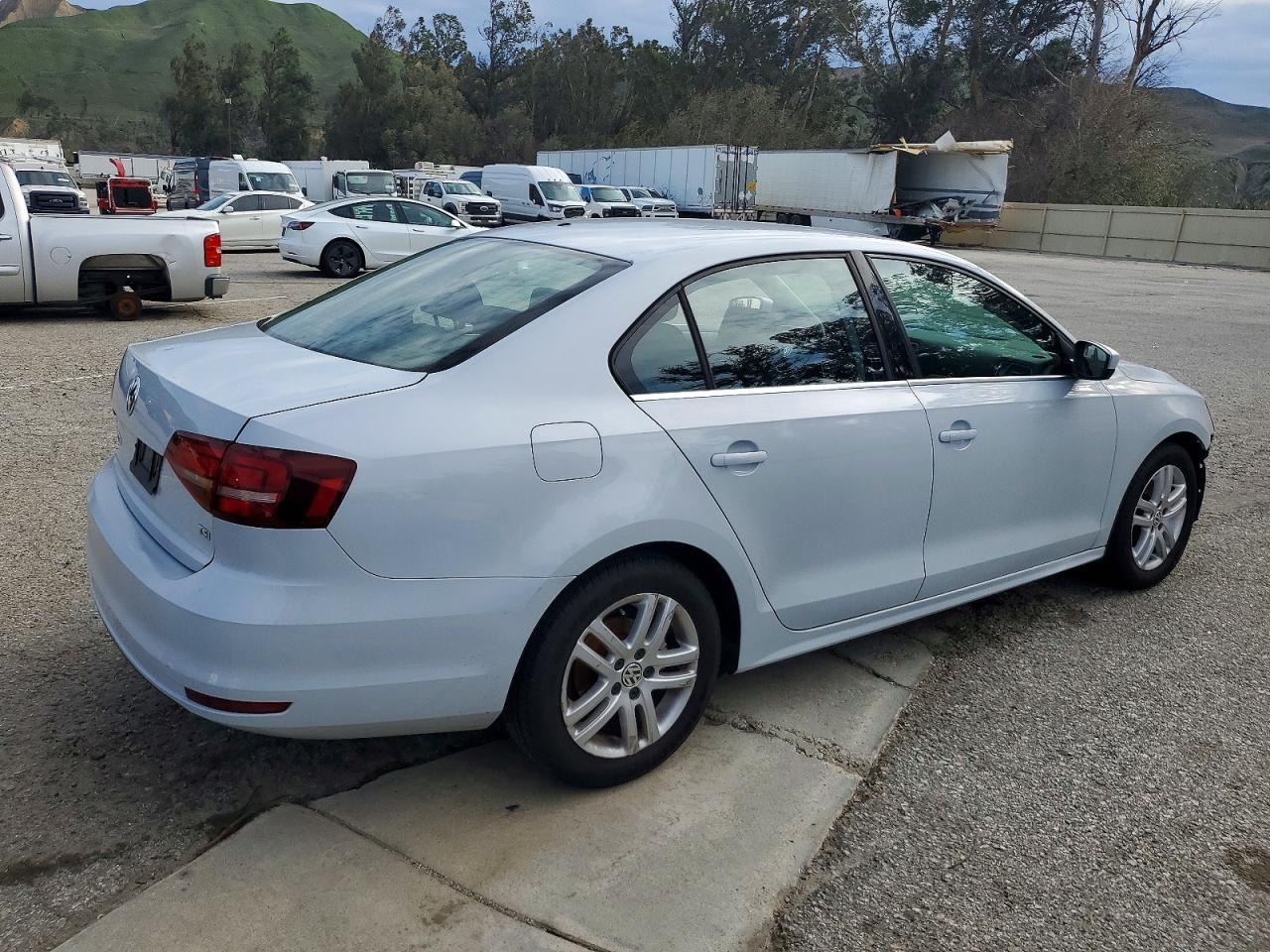 2017 Volkswagen Jetta S - Фото 3