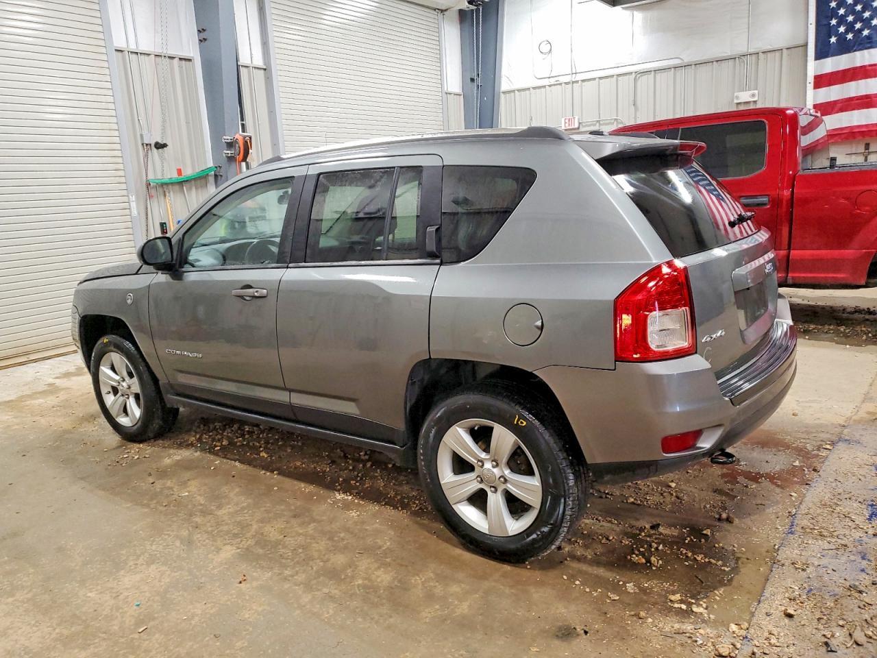 2012 Jeep Compass Latitude - Фото 2
