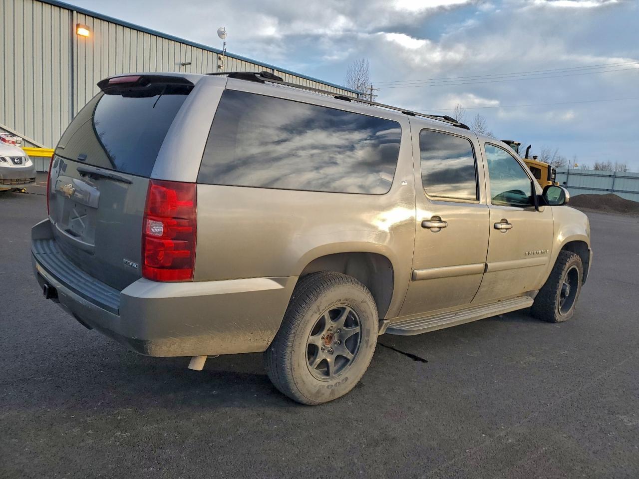 2007 Chevrolet Suburban K1500 - Image 3