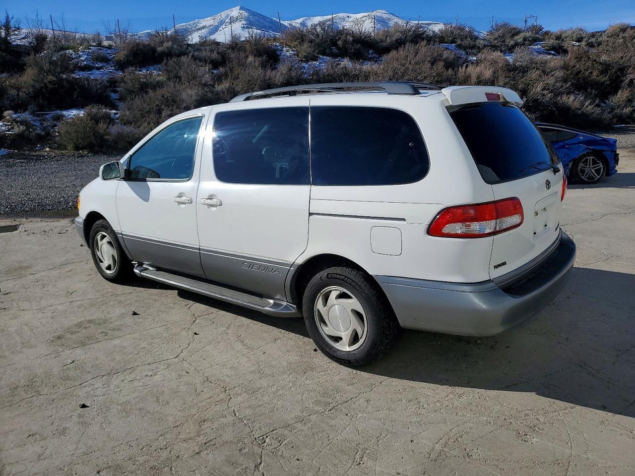 2001 Toyota Sienna Le - Image 2