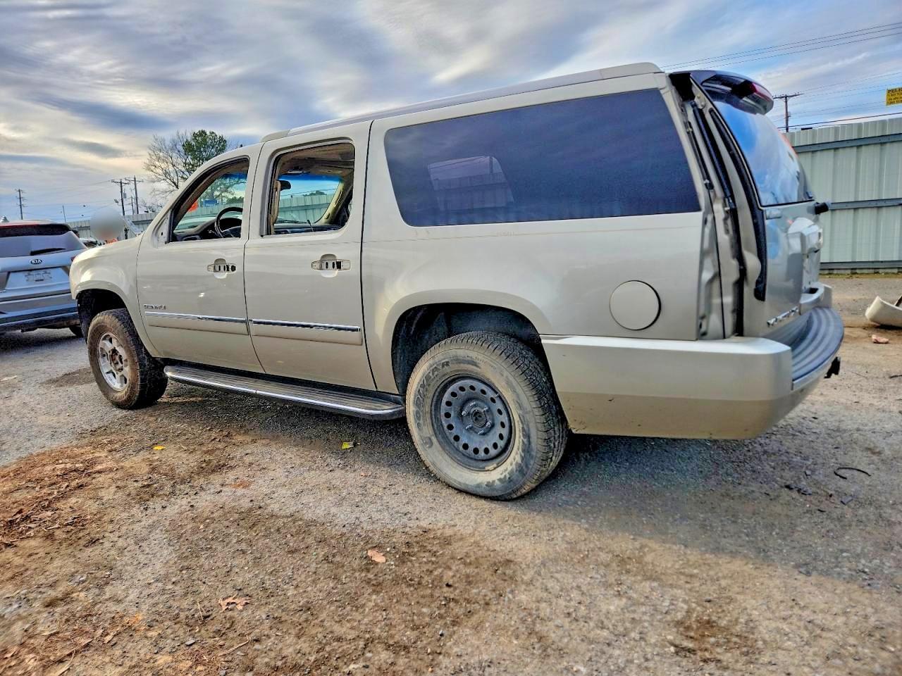 2013 GMC Yukon Xl Denali - Image 2
