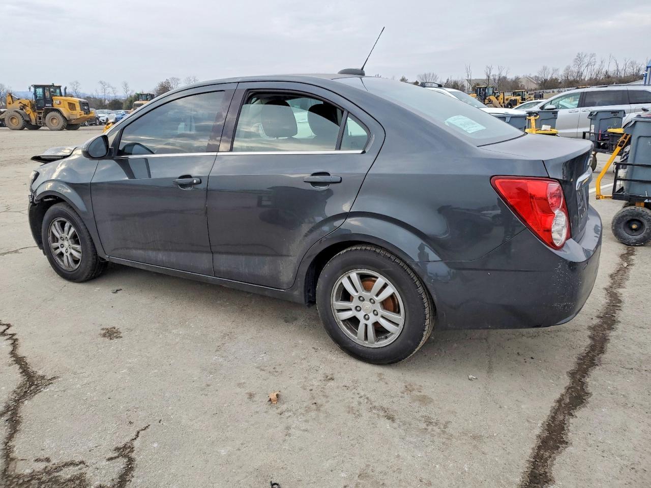 2015 Chevrolet Sonic Lt - Image 2