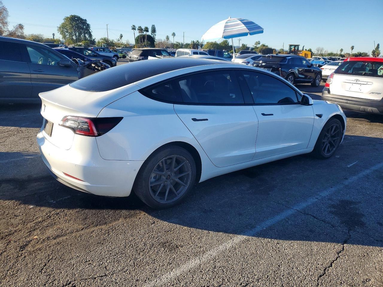 2022 Tesla Model 3 - Фото 3