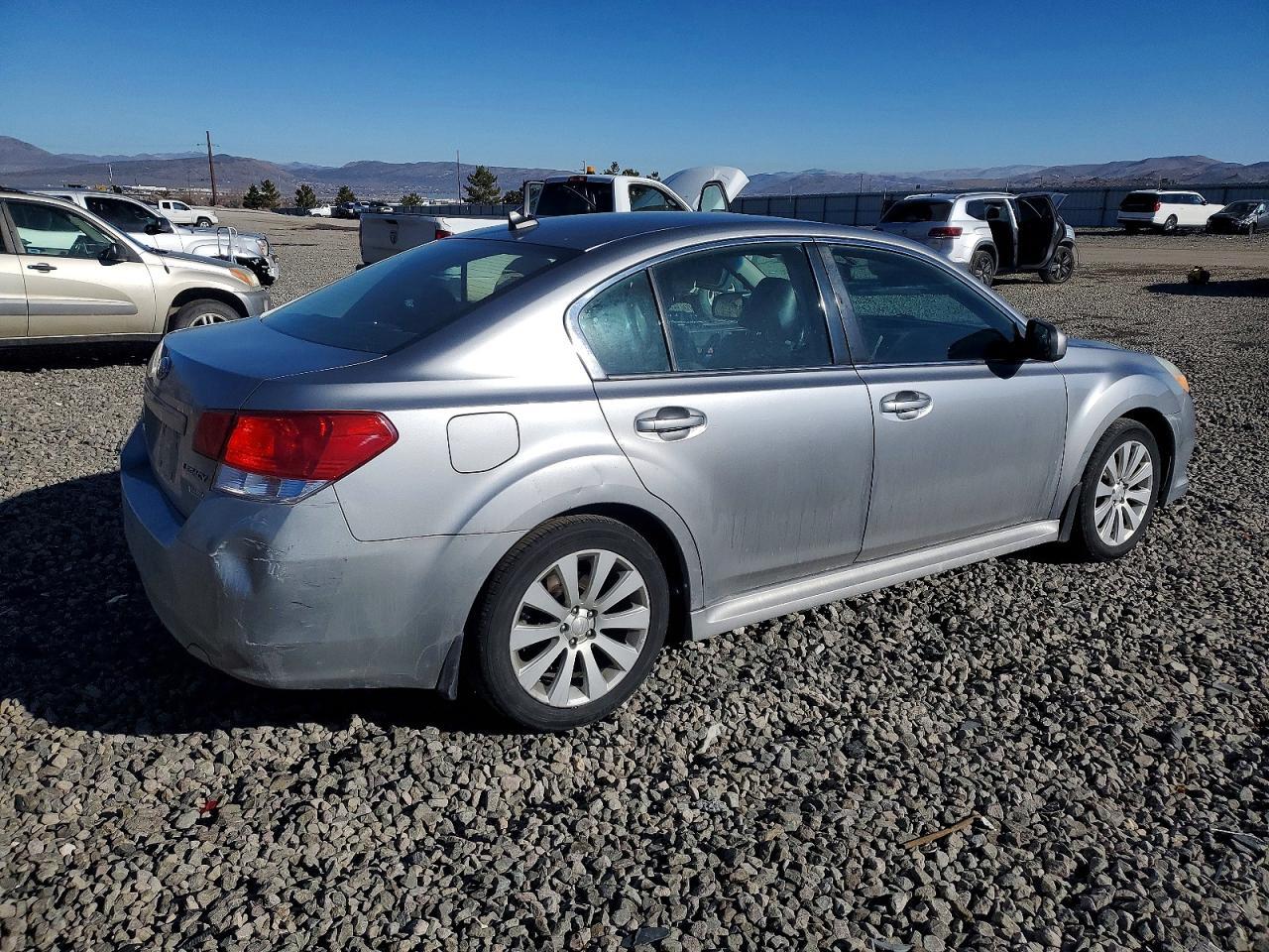 2011 Subaru Legacy 2.5I Limited - Фото 3