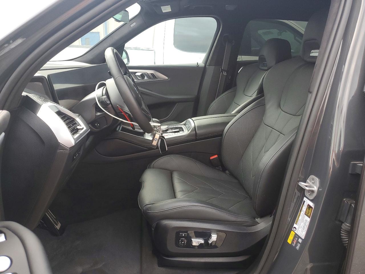 2025 BMW Xm - Фото 7