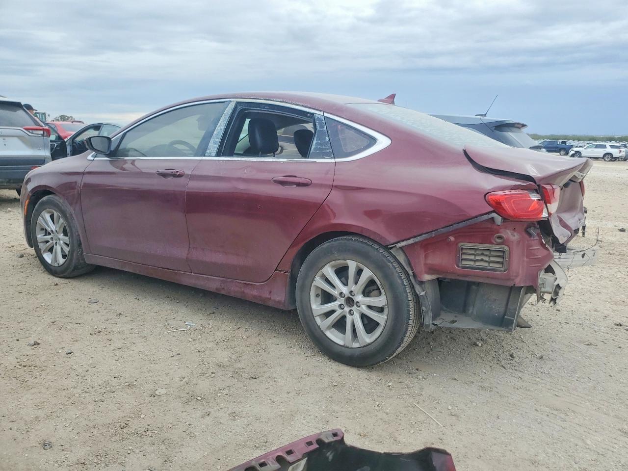 2016 Chrysler 200 Limited - Фото 2