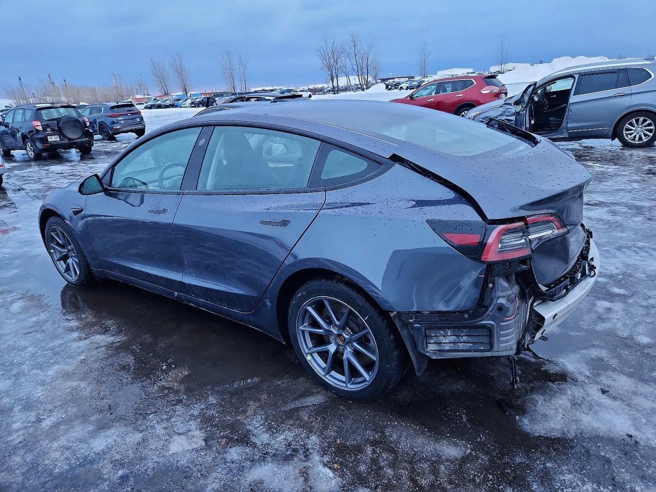 2023 Tesla Model 3 - Фото 2