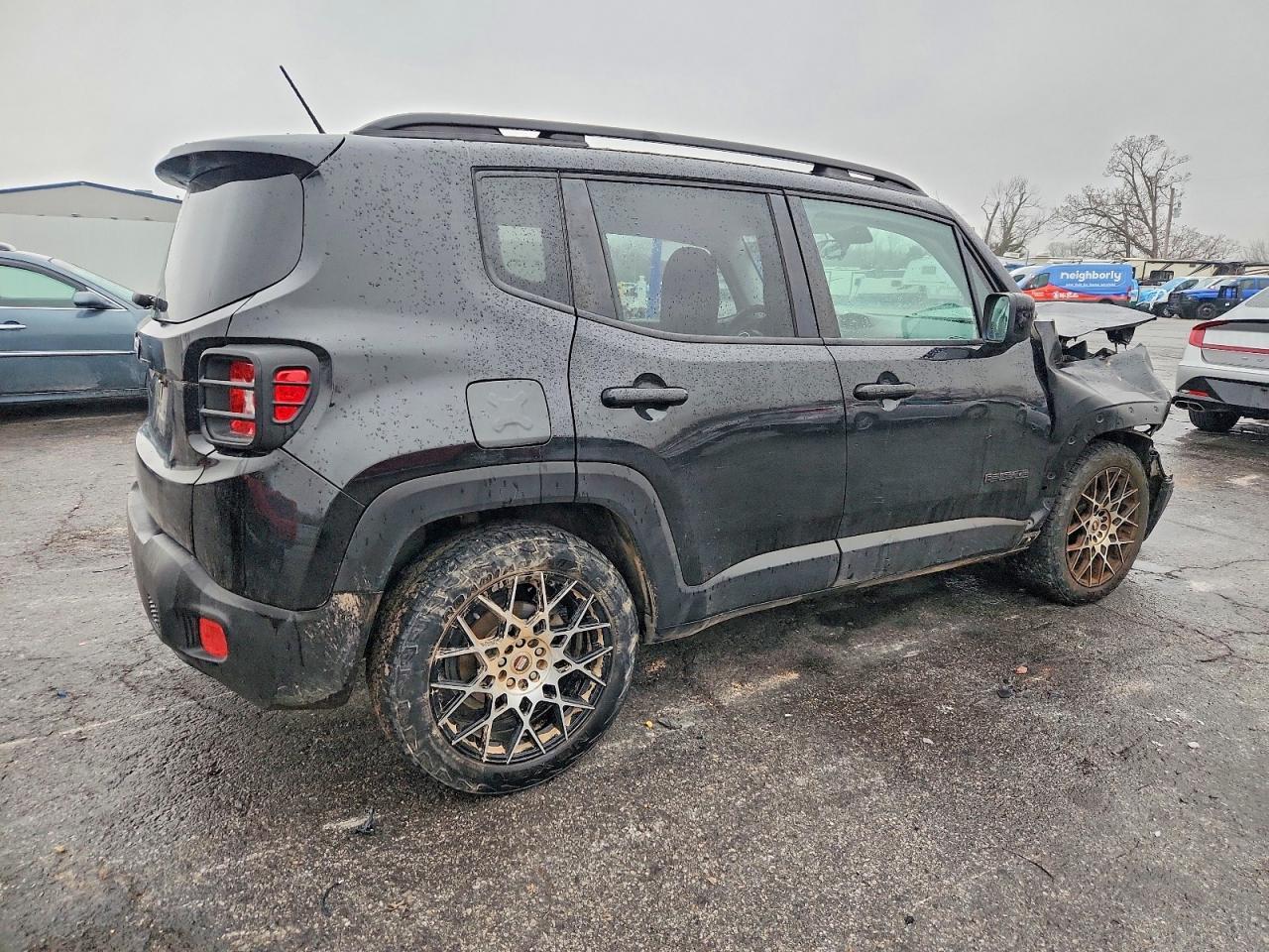 2016 Jeep Renegade Latitude - Image 3