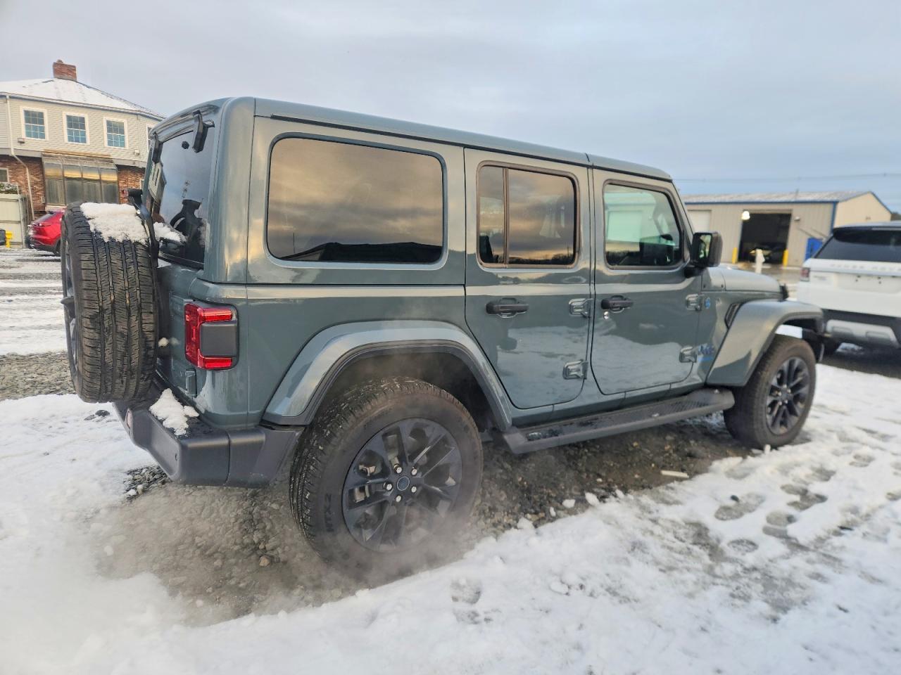 2025 Jeep Wrangler Sahara 4Xe - Image 3