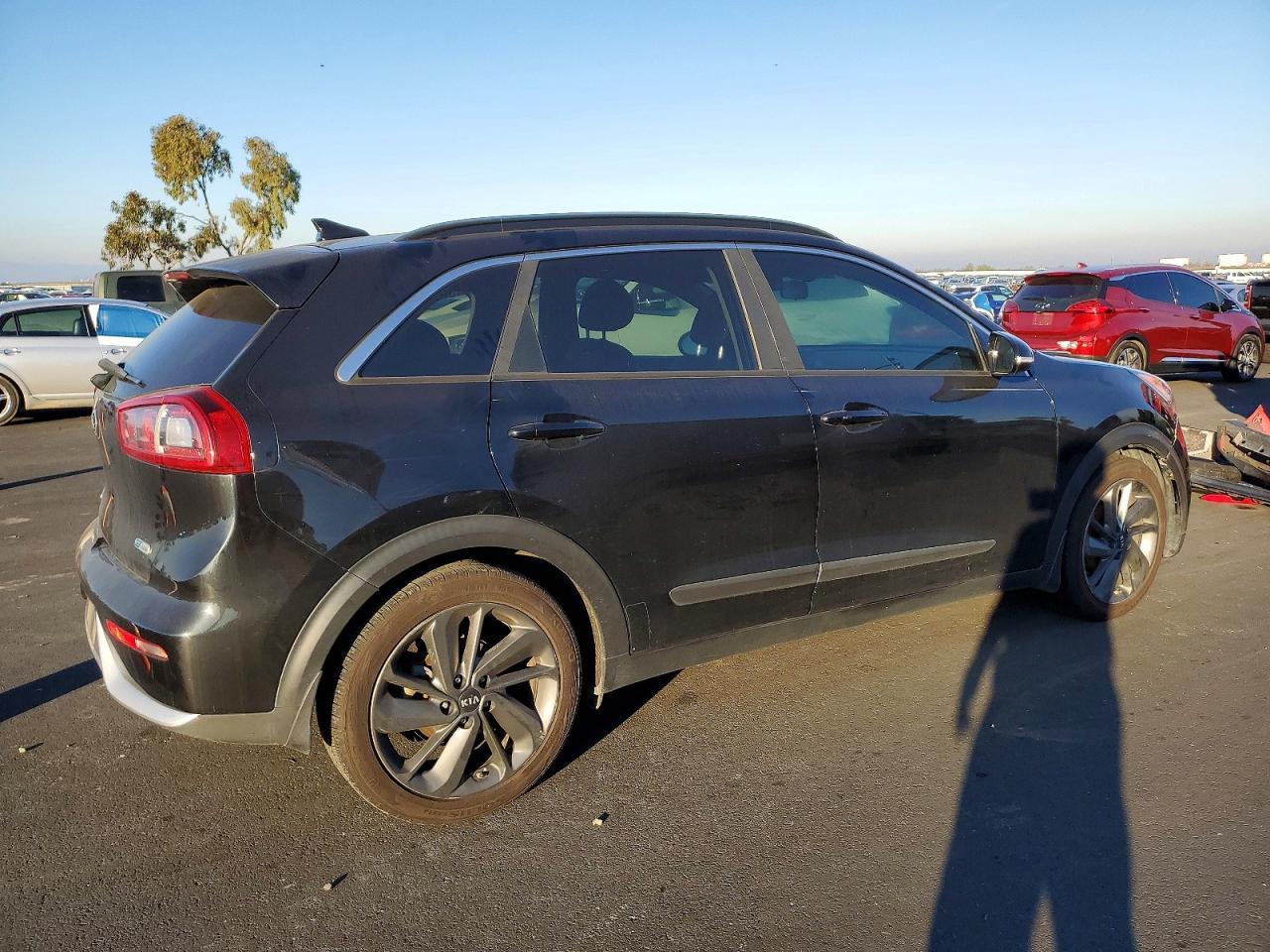 2017 Kia Niro Ex - Image 3