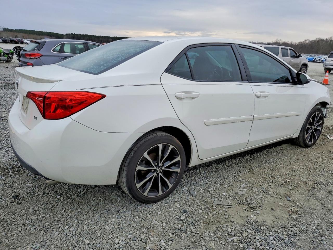 2018 Toyota Corolla Se - Фото 3