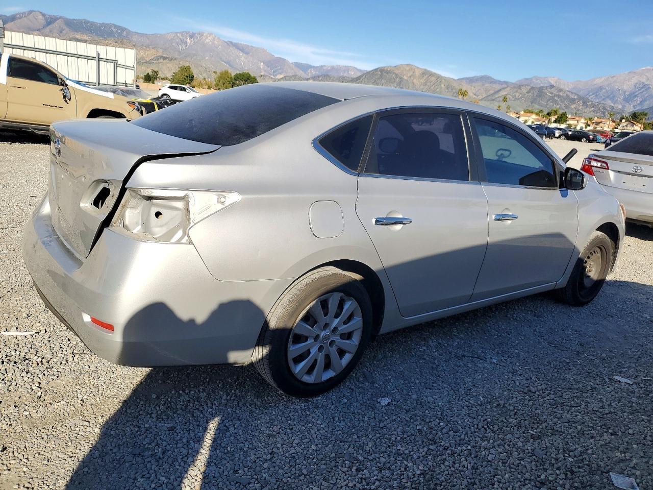 2015 Nissan Sentra S - Фото 3