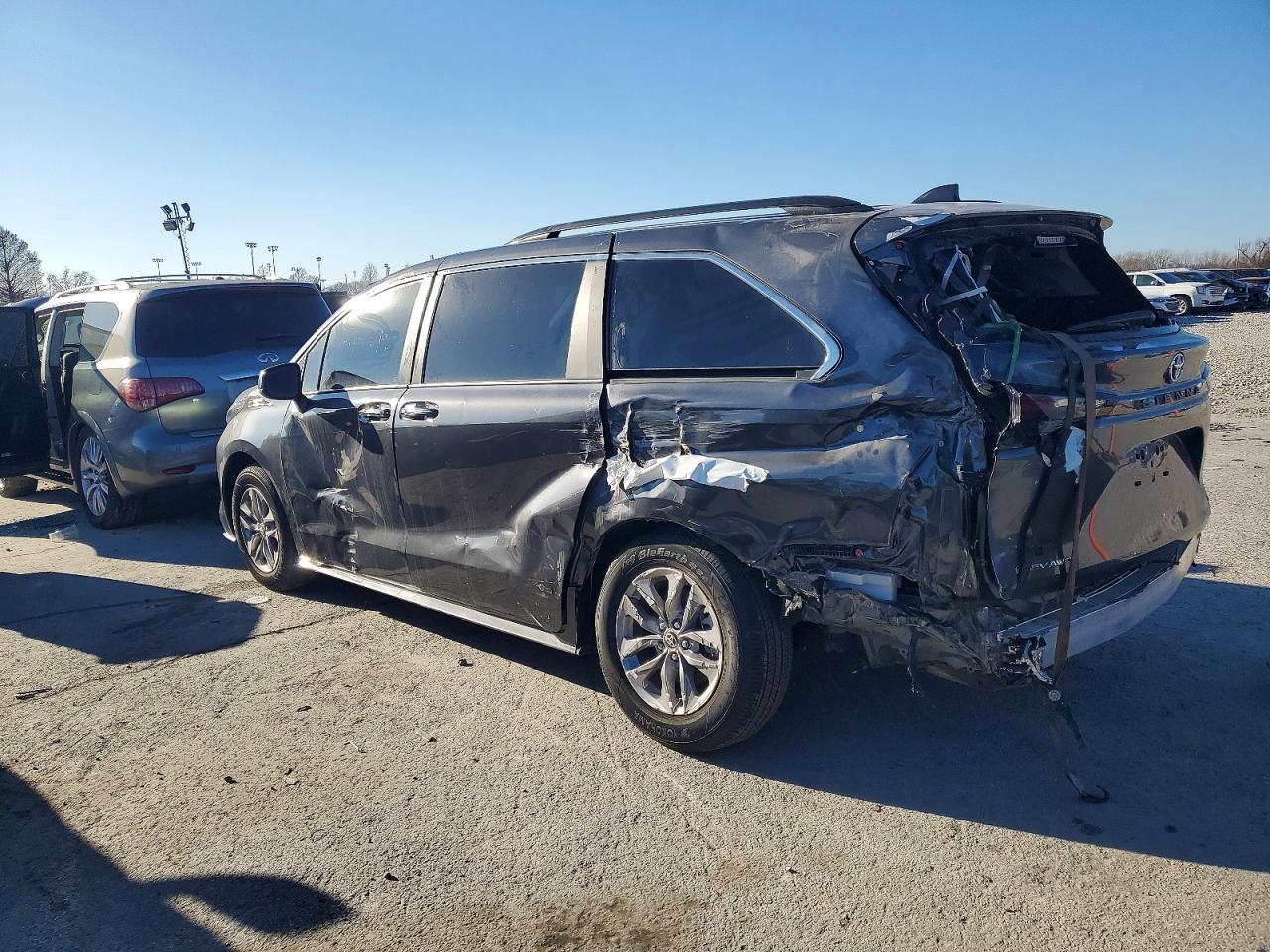 2025 Toyota Sienna Xle - Image 2