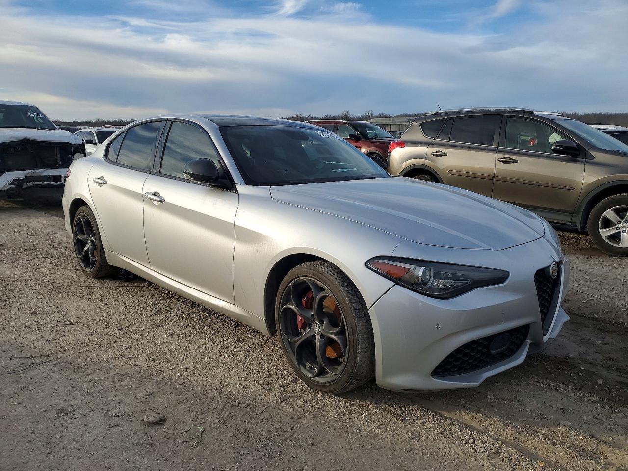 2019 Alfa Romeo Giulia - Image 4