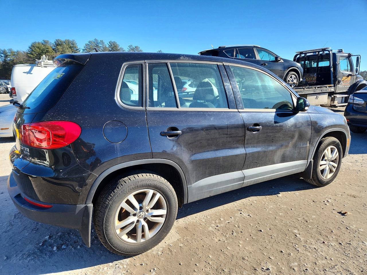 2014 Volkswagen Tiguan S - Фото 3