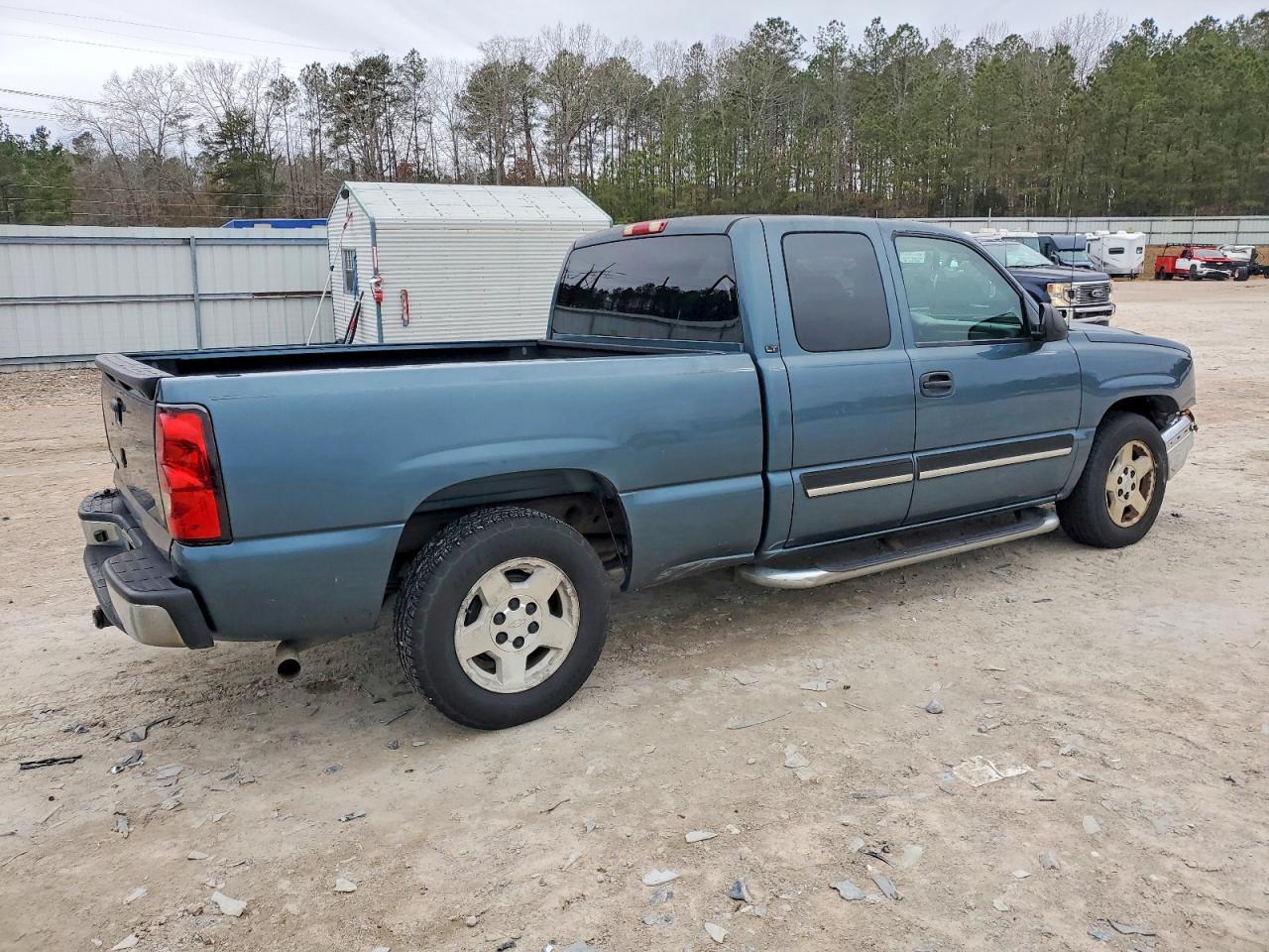 2007 Chevrolet Silverado C1500 Classic - Image 3