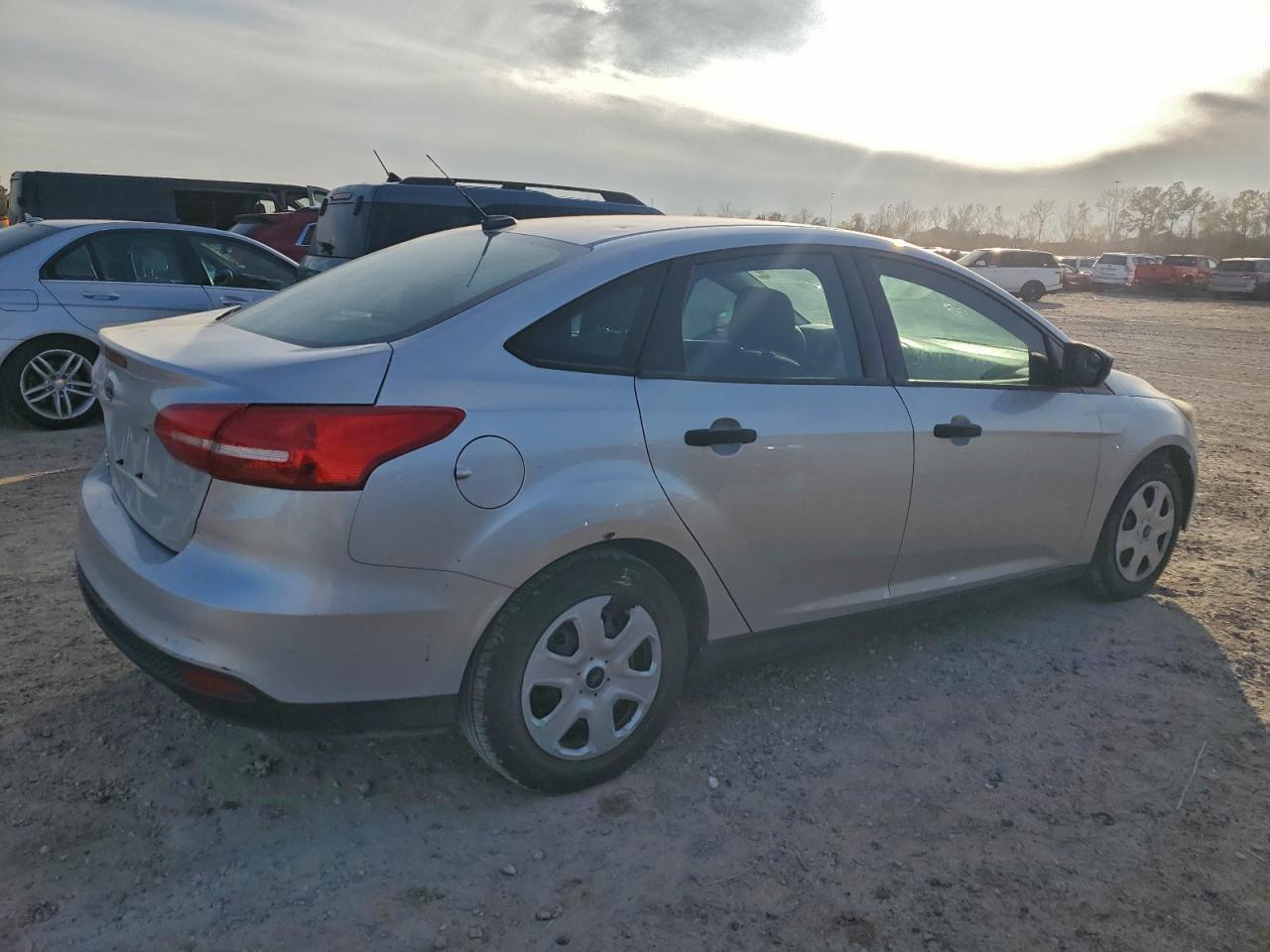 2017 Ford Focus S - Фото 3