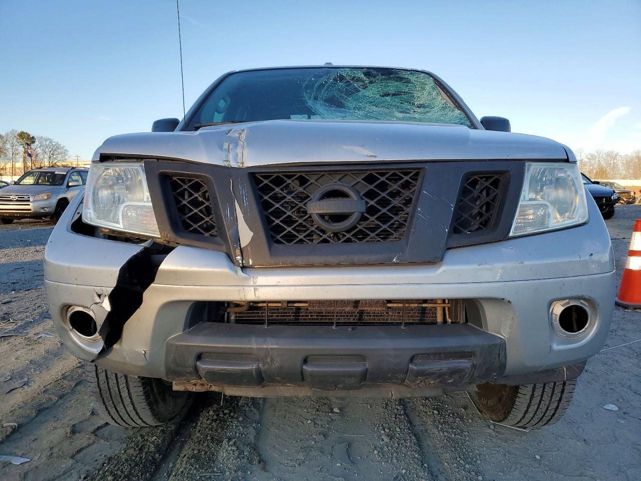 2015 Nissan Frontier S - Image 5