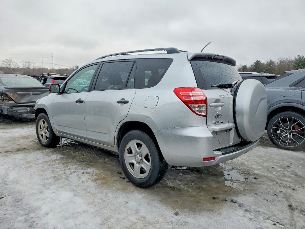 2011 Toyota Rav4 Base - Фото 2