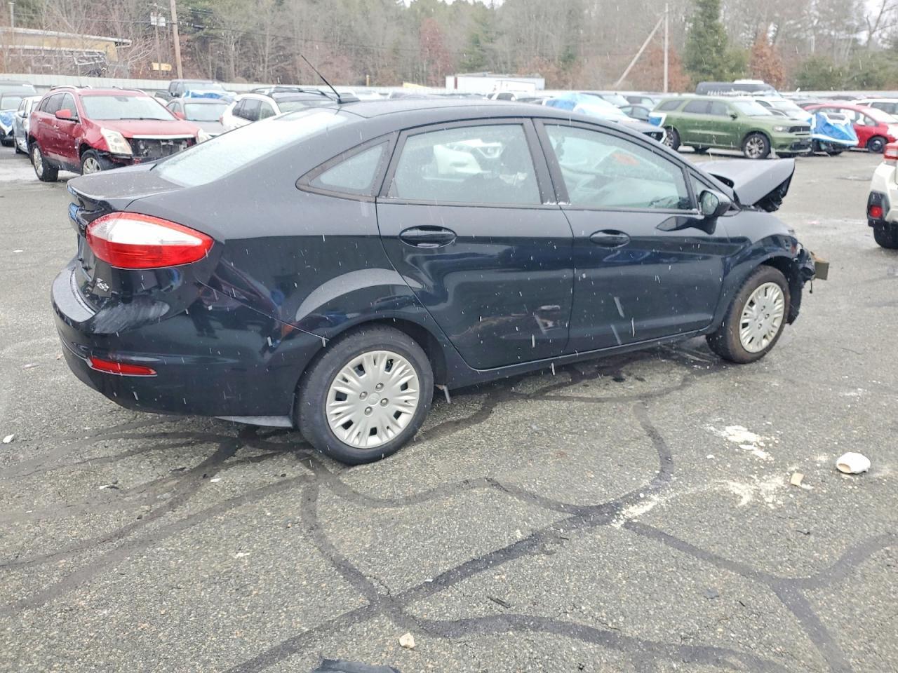 2016 Ford Fiesta S - Фото 3