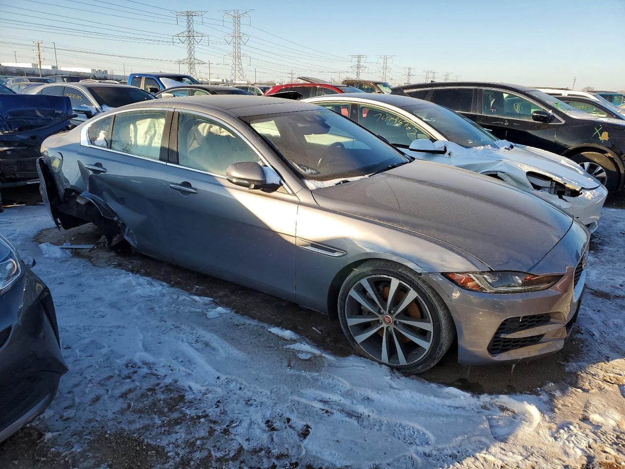 2020 Jaguar Xe S - Фото 4